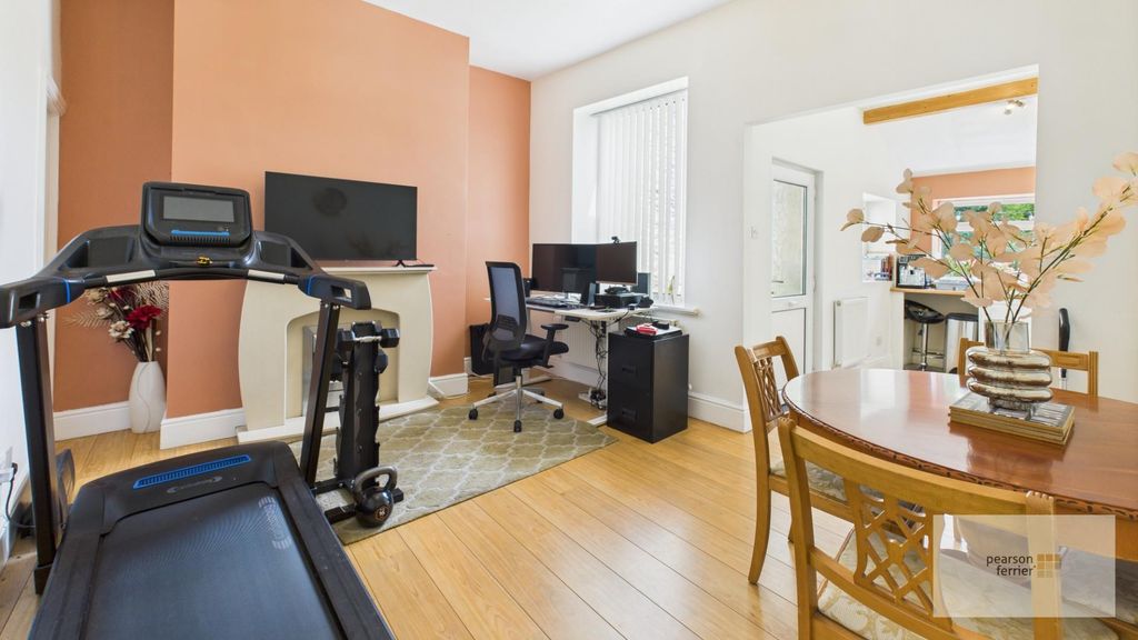 Property photo 3 of 11 Dining