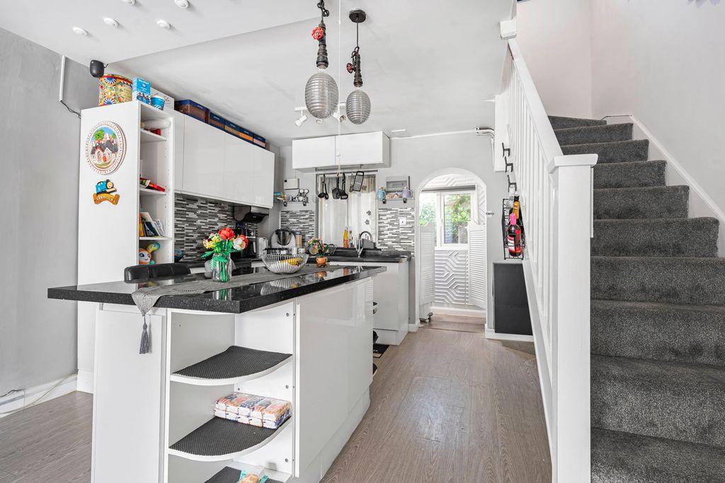 Property photo 3 of 16 Kitchen