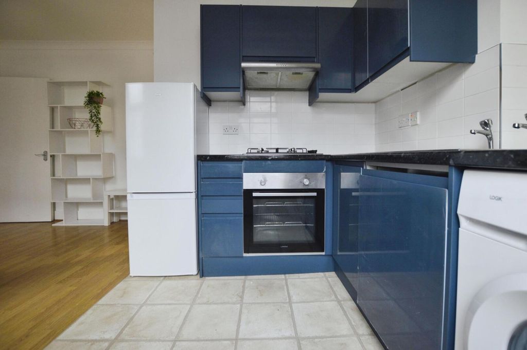 Property photo 2 of 6 Kitchen