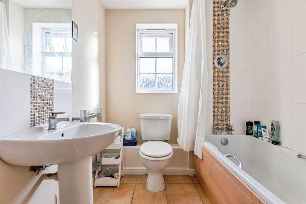 Property photo 3 of 12