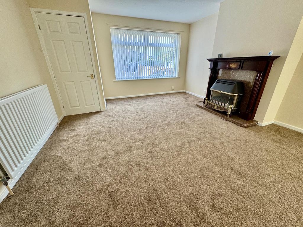 Property photo 2 of 16 Lounge