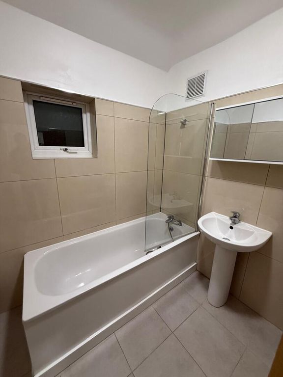 Property photo 3 of 10 Bathroom