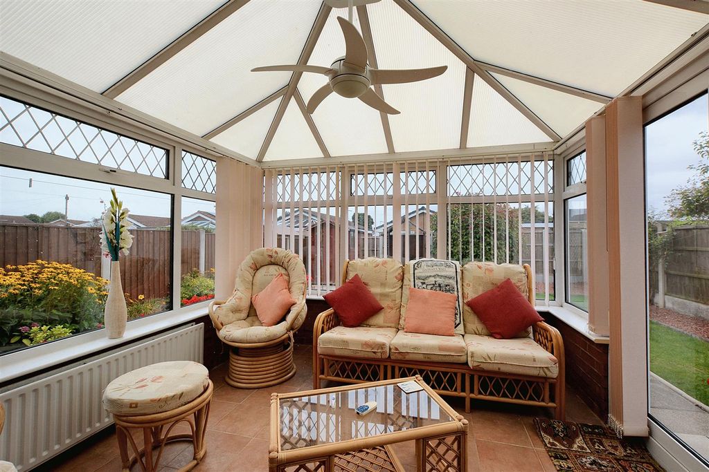 Property photo 3 of 13 Conservatory