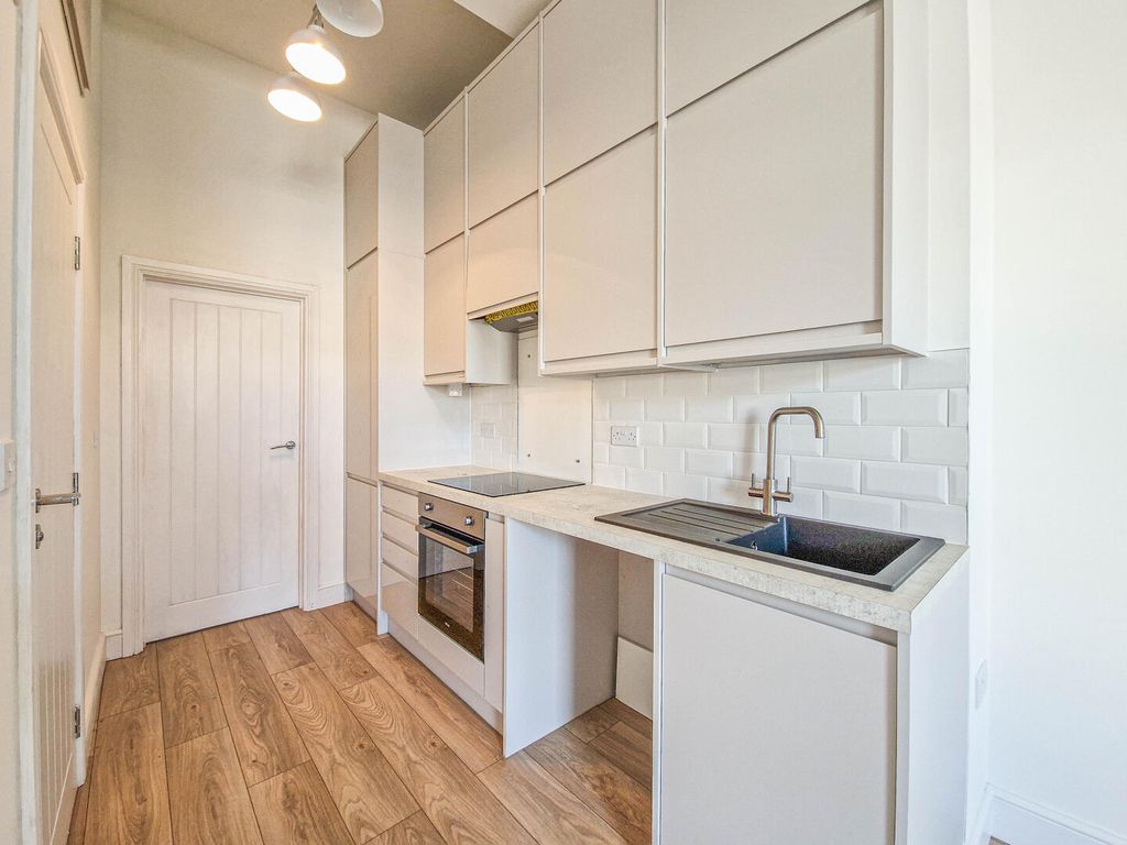 Property photo 2 of 10 Kitchen