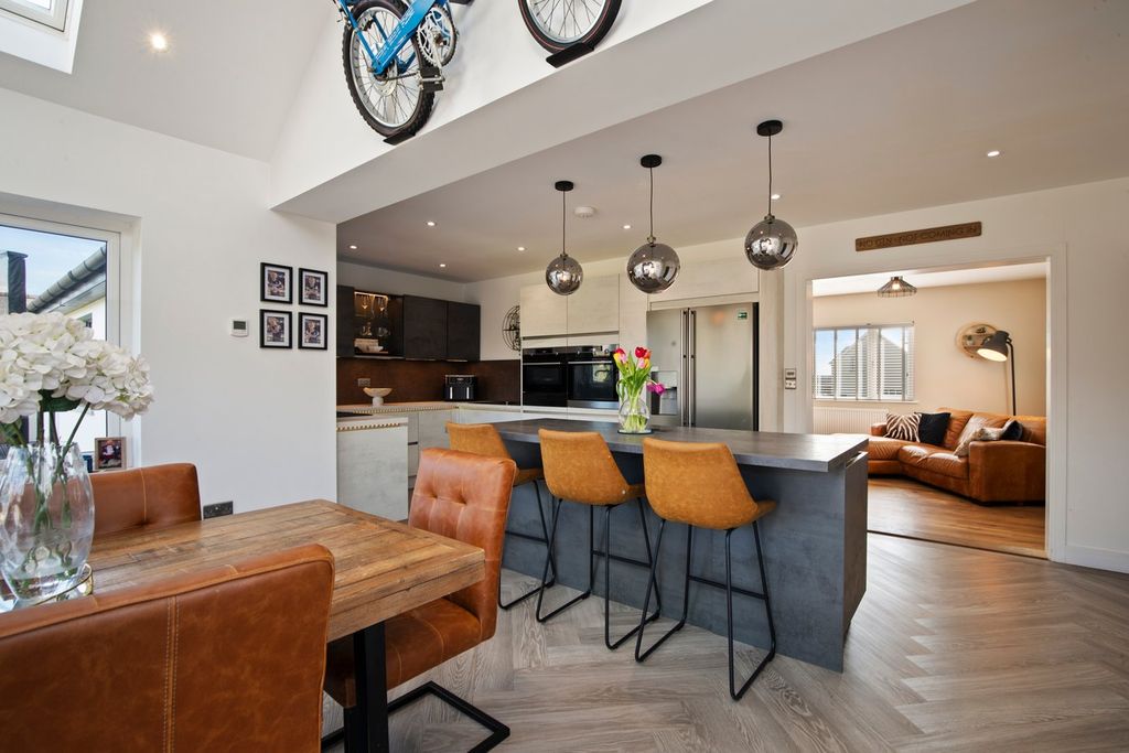 Property photo 3 of 38