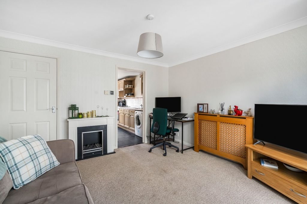 Property photo 3 of 12 Sitting/Dining