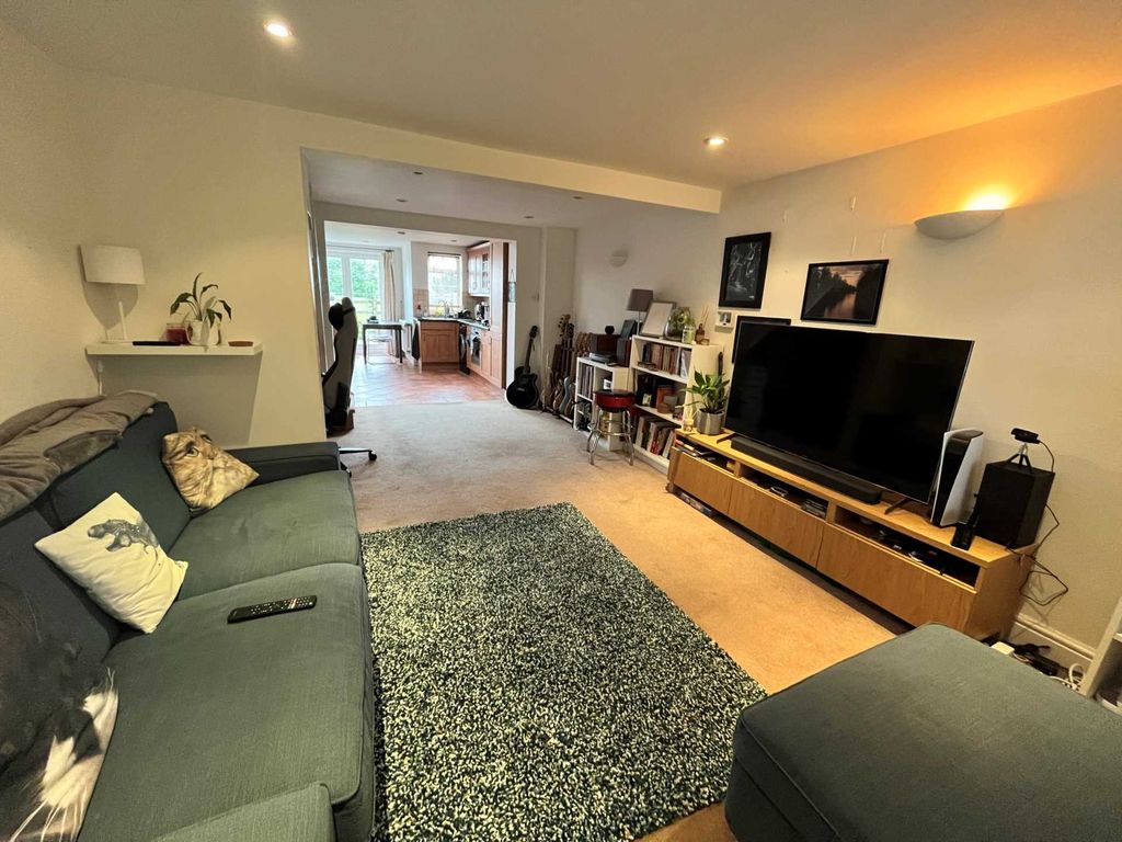 Property photo 3 of 8 Photo