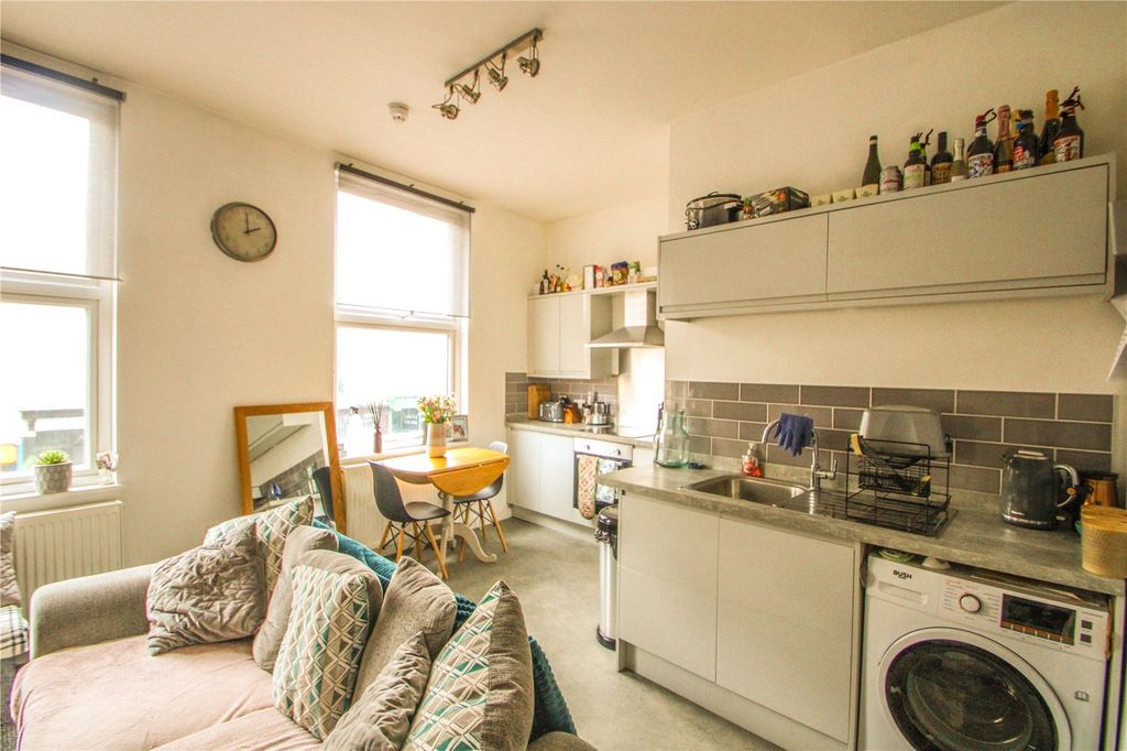 Property photo 3 of 8 Picture No. 05