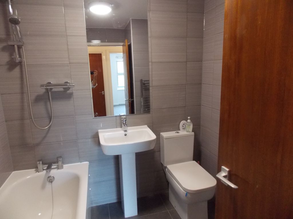 Property photo 3 of 12 Keynsham St Kenya Court 21 Bathroom A