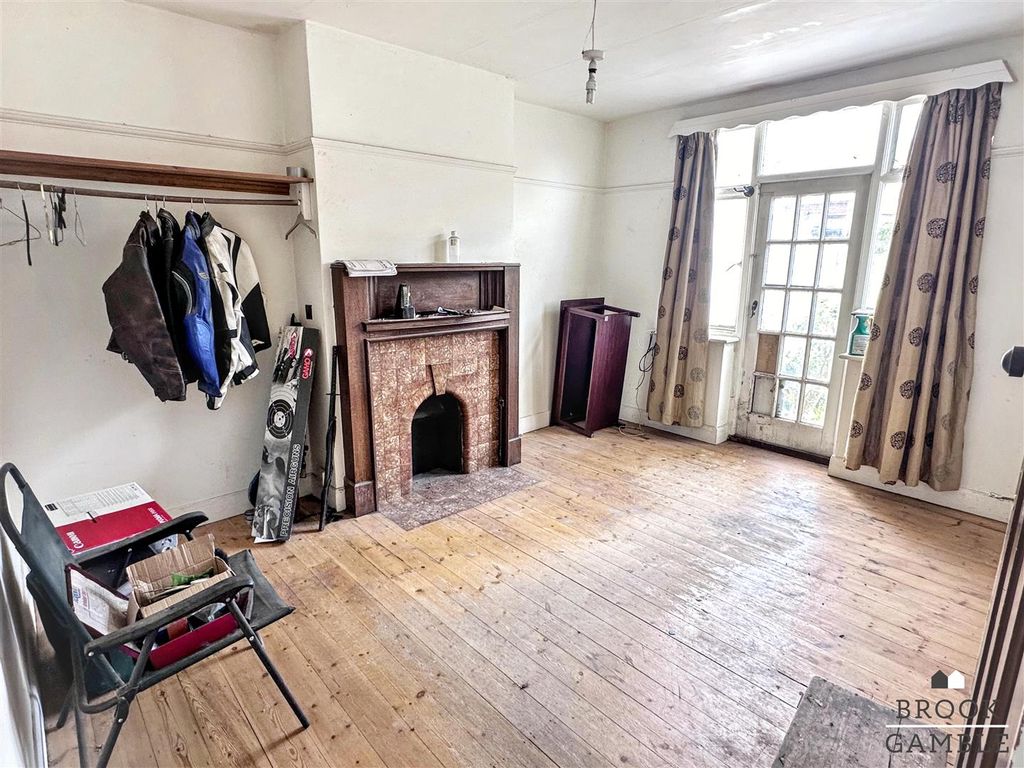 Property photo 3 of 30 01323 438506