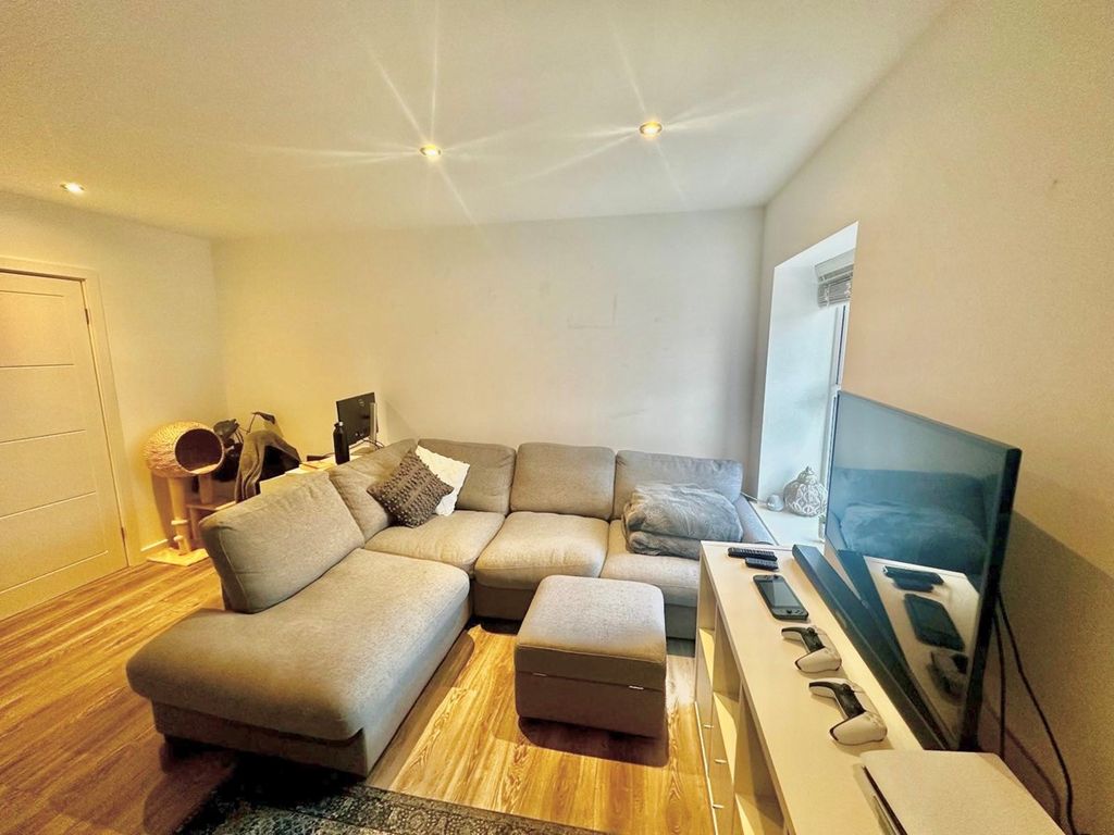 Property photo 3 of 7 Living Room