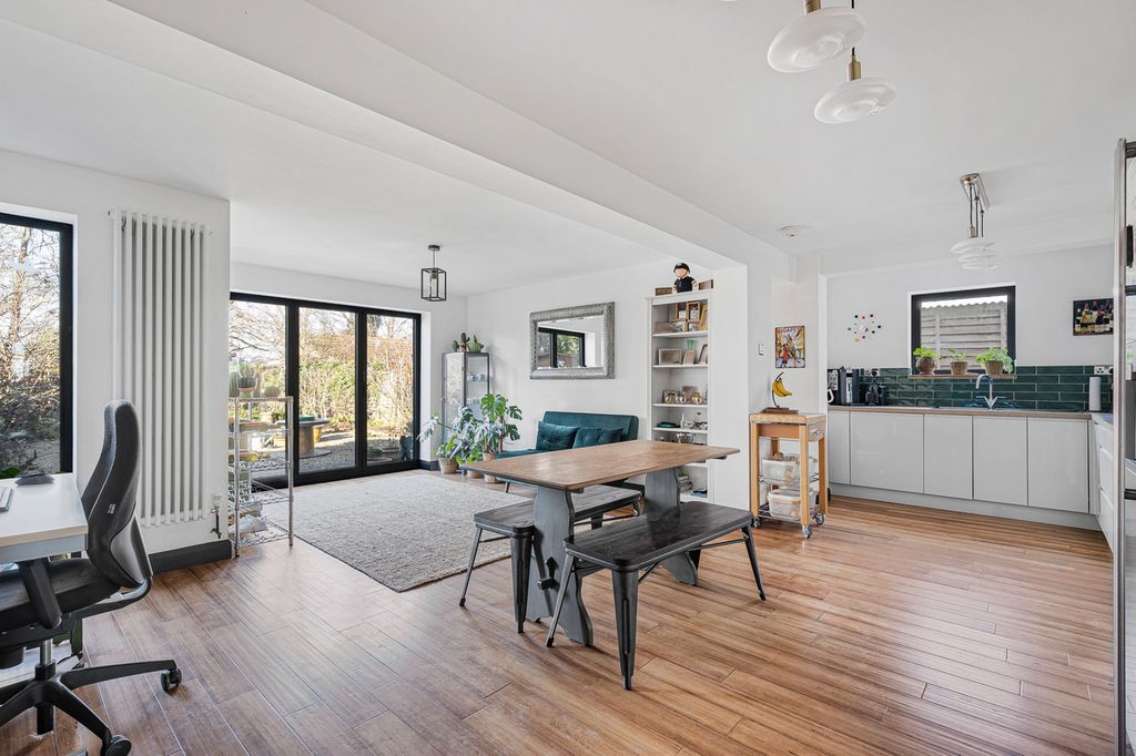 Property photo 2 of 30