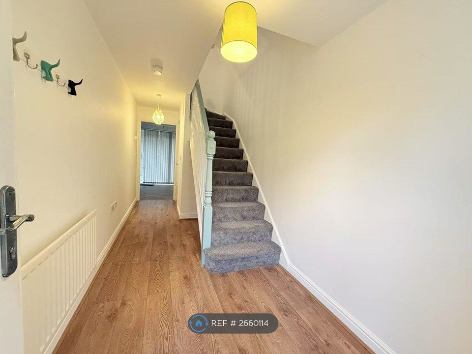 Property photo 2 of 14 Hallway