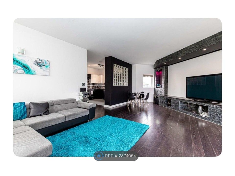 Property photo 3 of 15 Lounge Pic 3