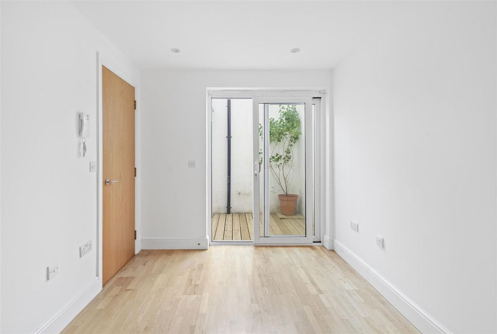 Property photo 3 of 7