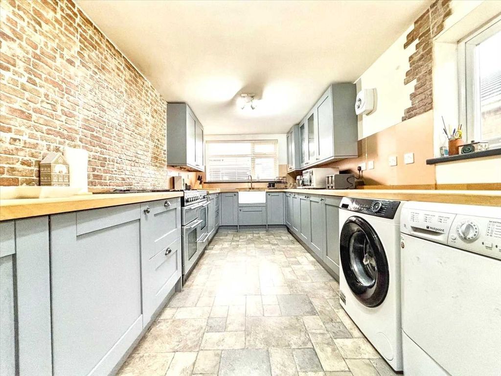 Property photo 2 of 23 Kitchen