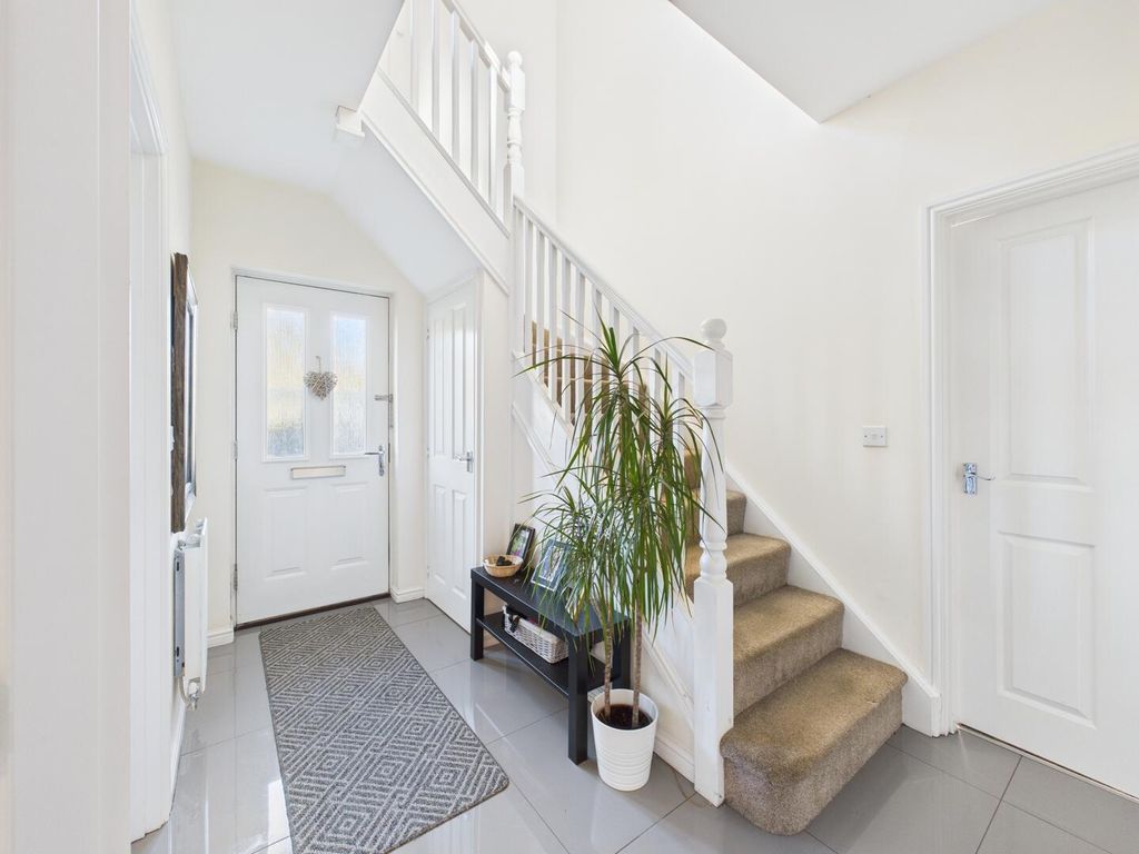 Property photo 2 of 17 Hallway