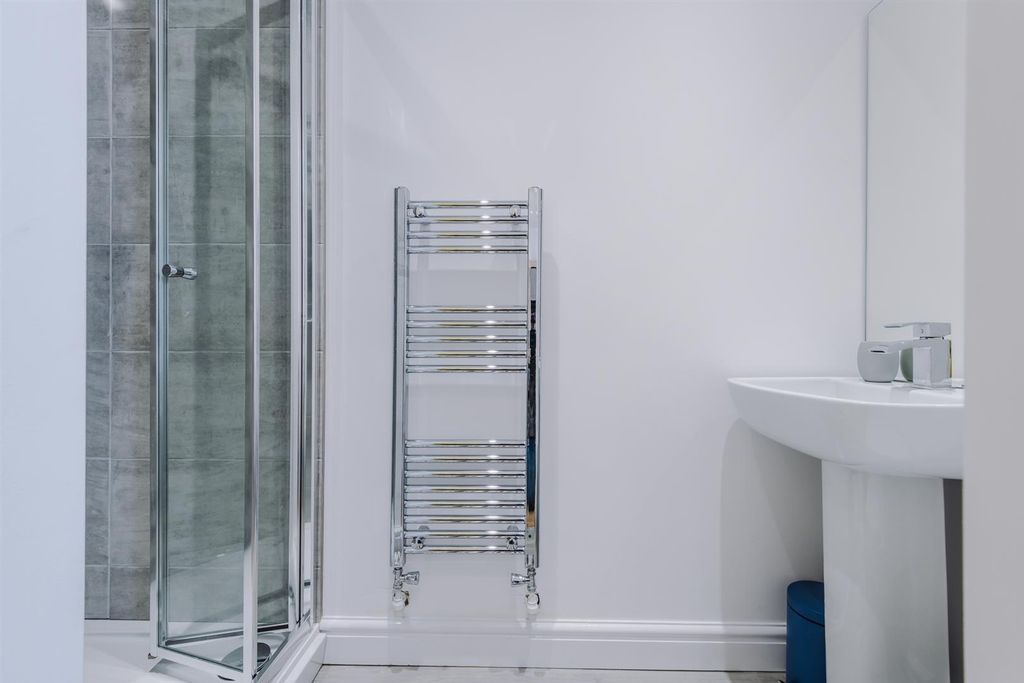 Property photo 3 of 9 Dean Street - Ensuite Bathroom.Jpg