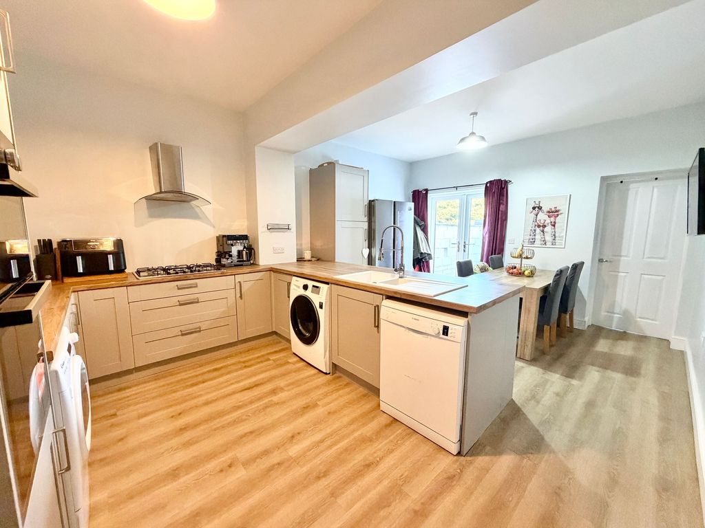 Property photo 2 of 18 Kitchen Diner