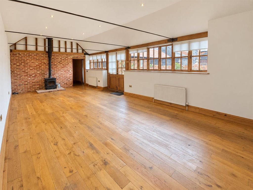 Property photo 3 of 17 68E1655c-88E9-4223-Ad15-0F5A2Fc248B9.Png