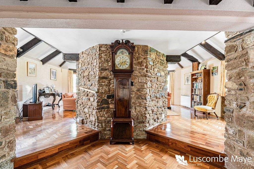 Property photo 3 of 28
