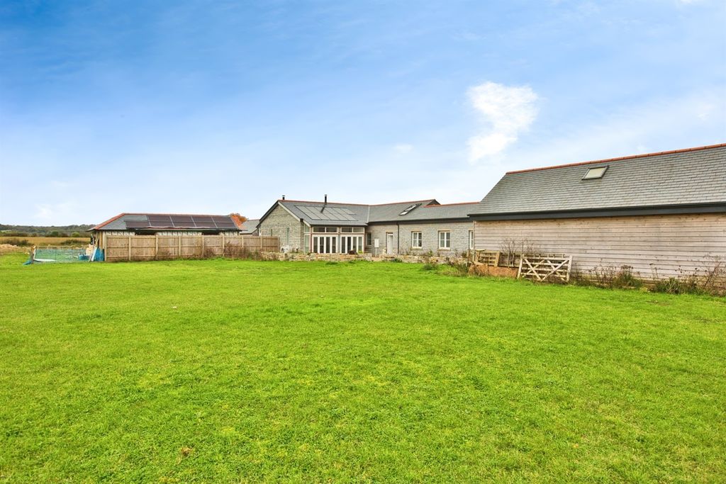 Property photo 2 of 18
