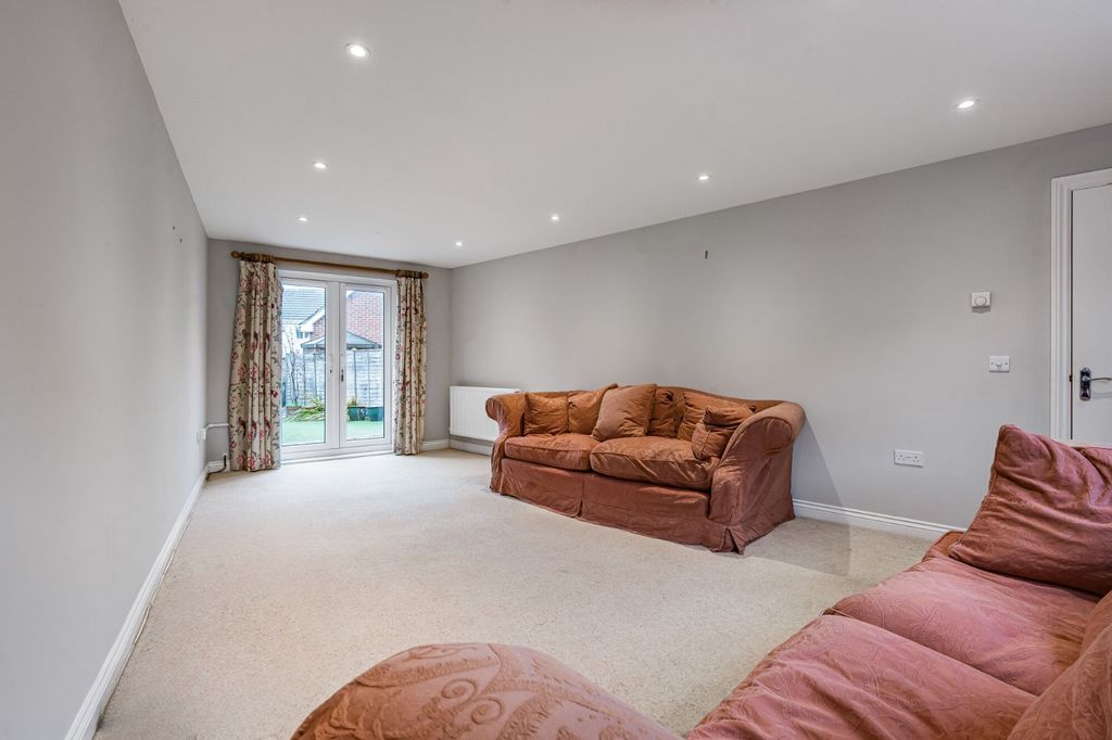 Property photo 3 of 25 Picture No. 21