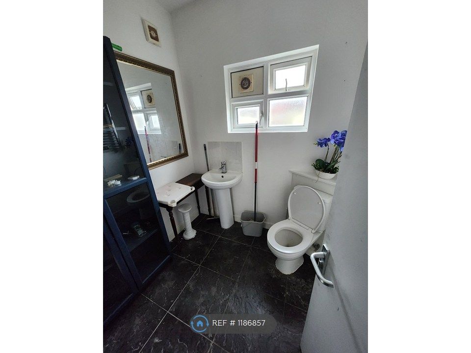 Property photo 2 of 3