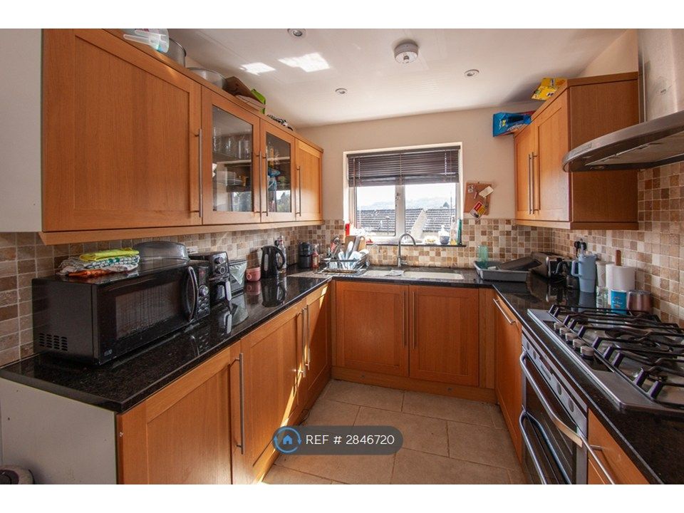 Property photo 2 of 33