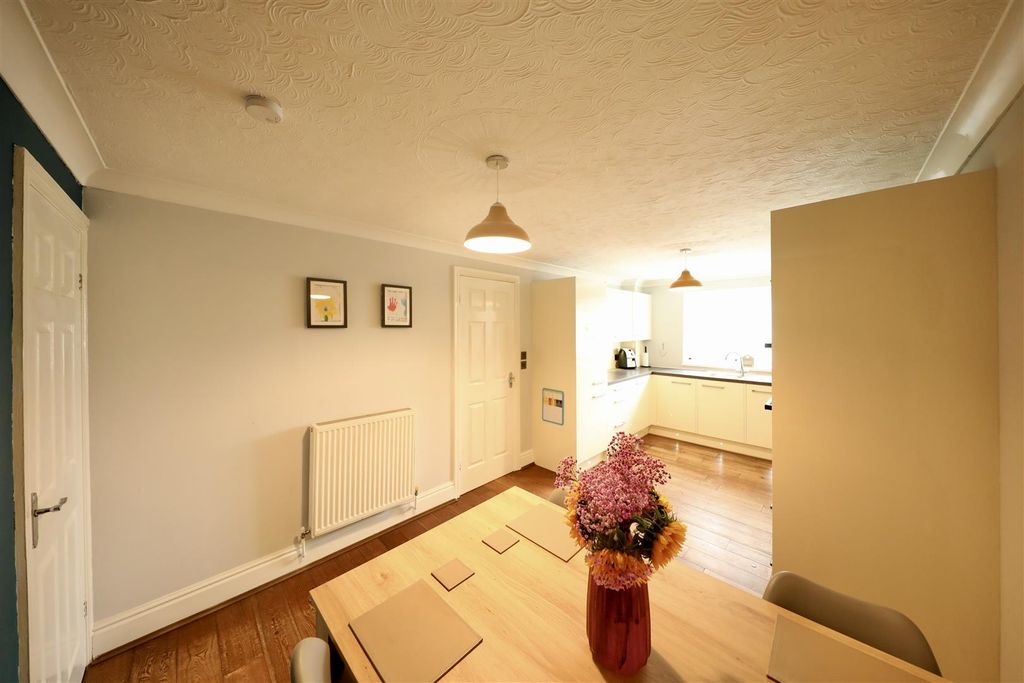 Property photo 2 of 18 Kitchen Diner