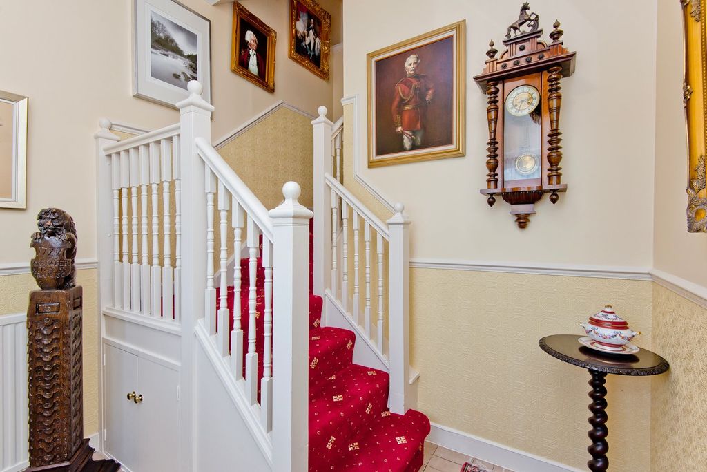 Property photo 2 of 28