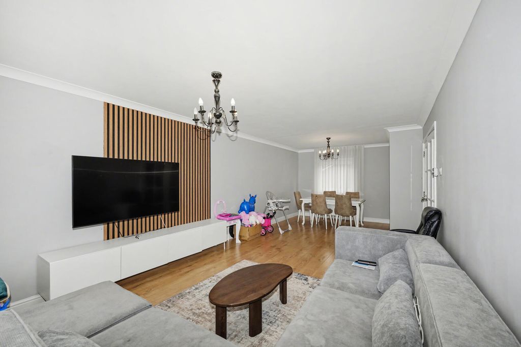 Property photo 2 of 16 Living Room