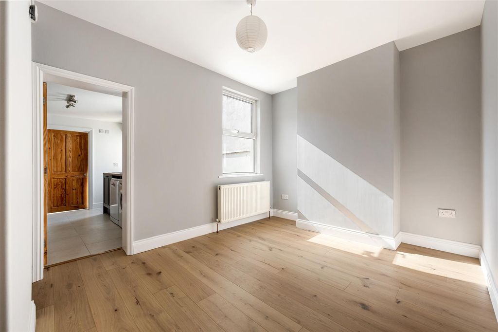 Property photo 2 of 23 Lavender Street, E15