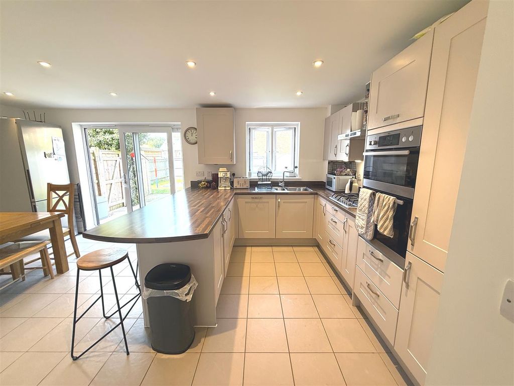 Property photo 2 of 15 6 Kilnwood Kitchen.Jpg