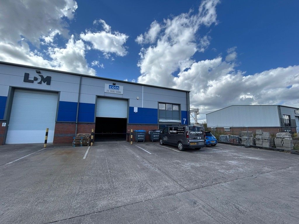 Property photo 1 of 8 Photo 8