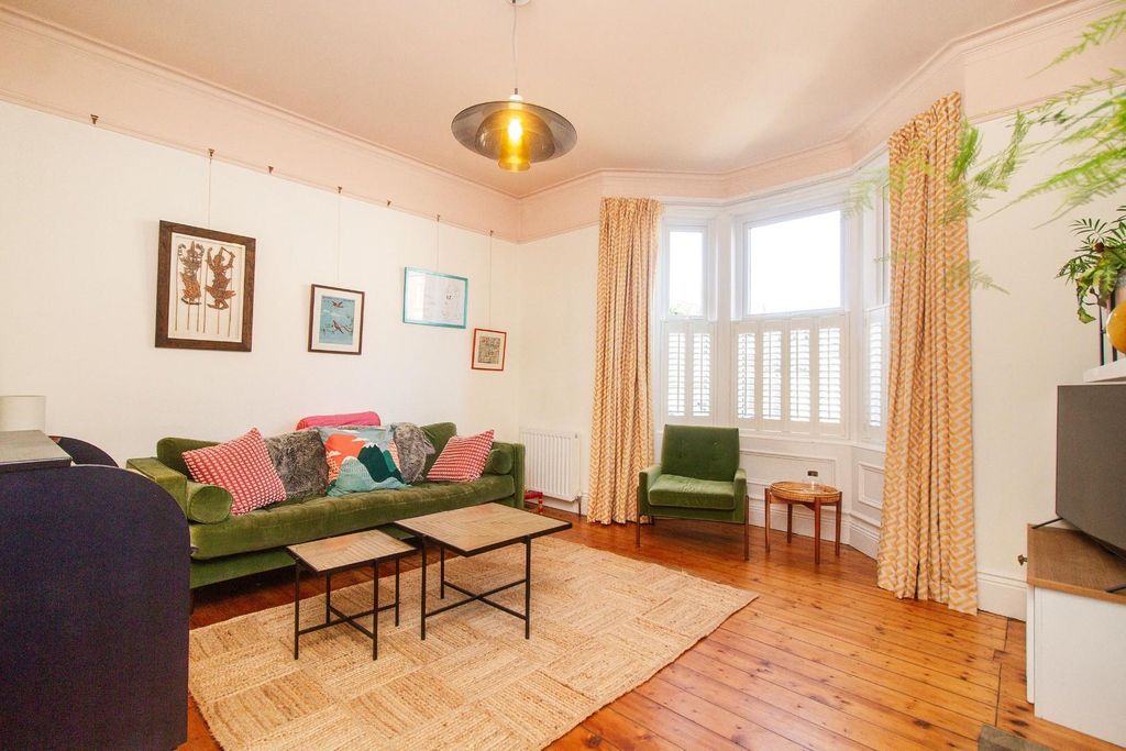 Property photo 3 of 10 Living Room