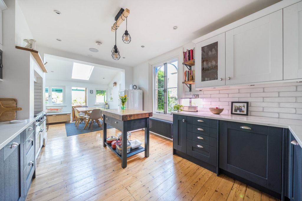 Property photo 2 of 22 1467838-22-6A19Cf...