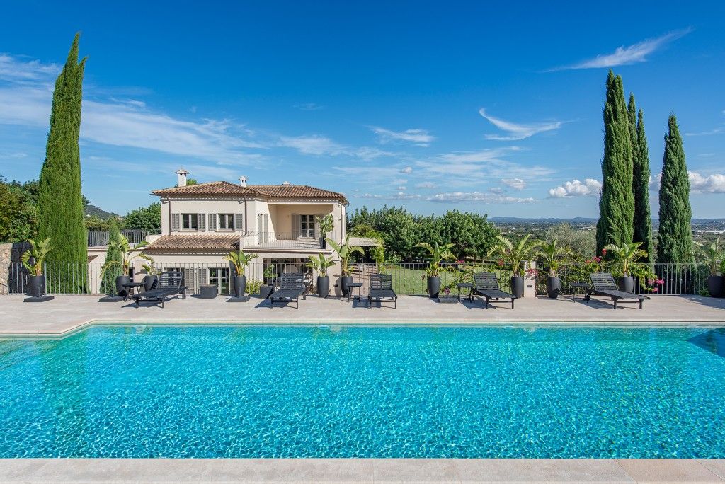 Property photo 2 of 20 Exterior And Pool