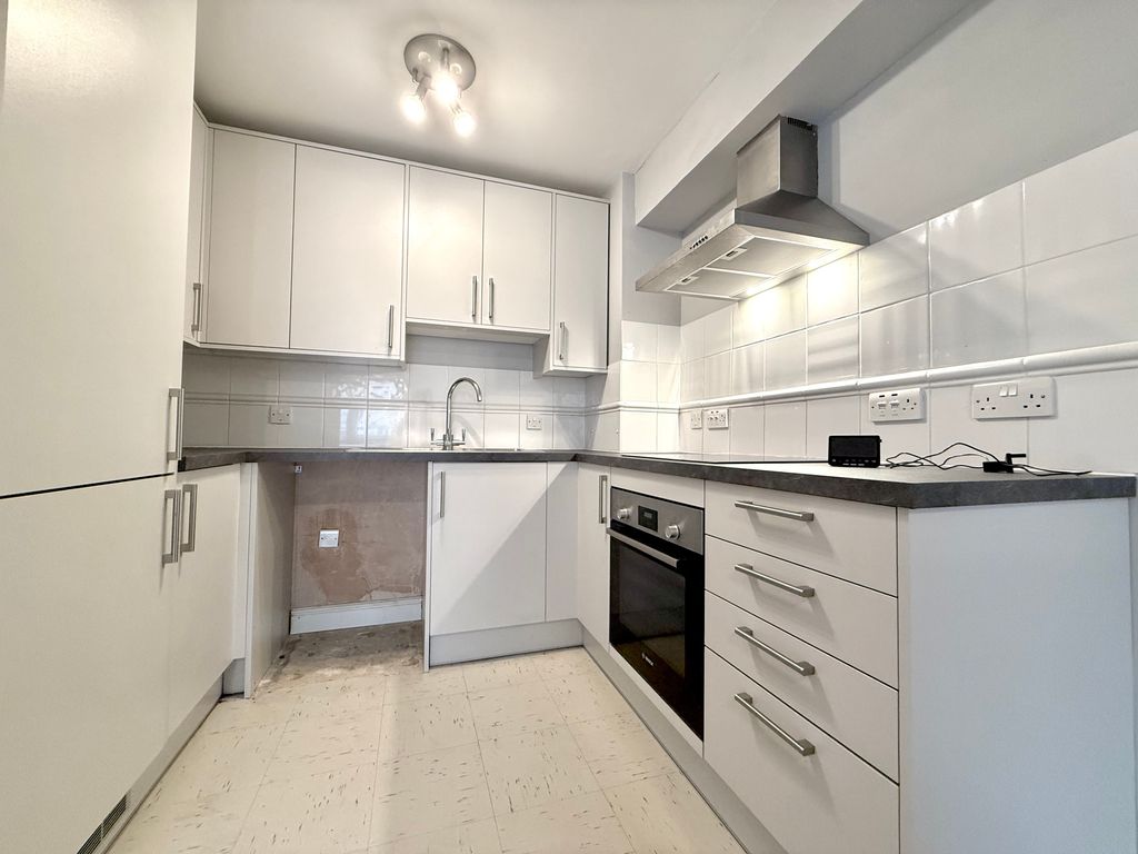 Property photo 2 of 6 Kitchen
