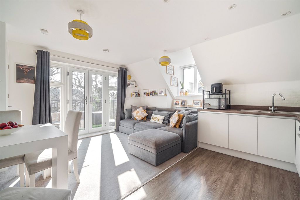 2 bed flat for saleJohnstone Close, Bracknell, Berkshire RG12 photo 4
