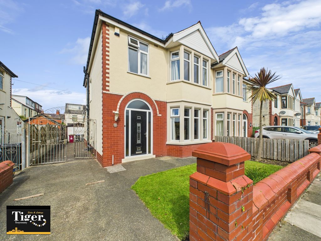 Property photo 2 of 34