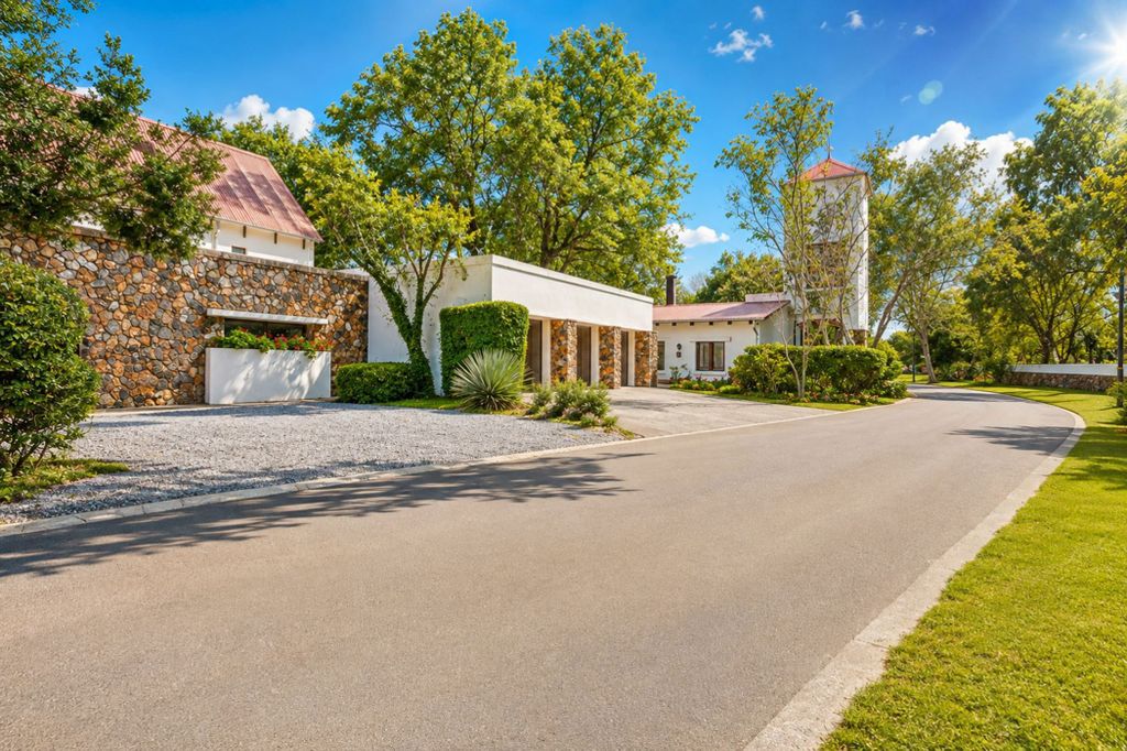 Property photo 2 of 117