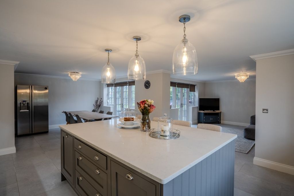 Property photo 2 of 29