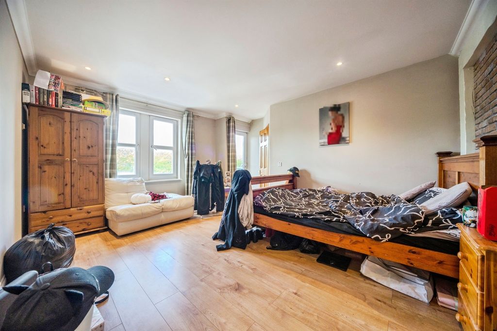 Additional image 8 of 3 bed flat for saleNorth Row, Milton Keynes MK9