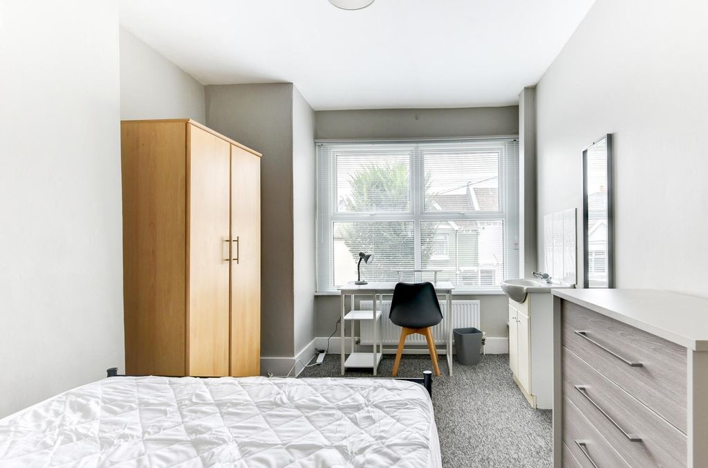 Additional image 15 of 7 bed semi-detached house to rentBernard Road, Brighton BN2