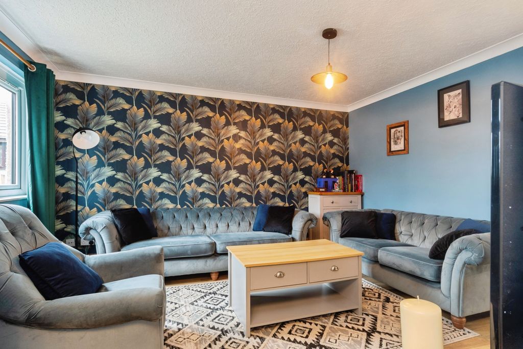 Property photo 1 of 19 Living Room