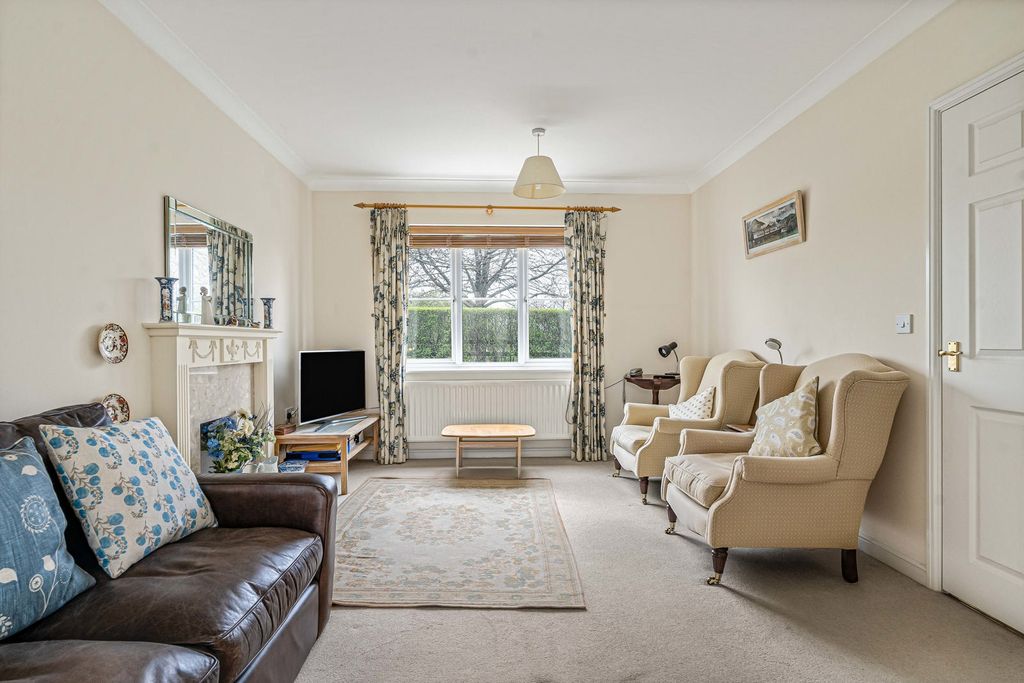 Property photo 3 of 19 Sitting Room