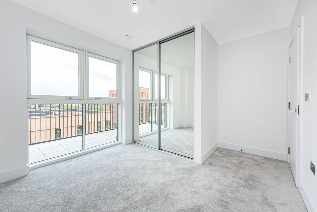 Property photo 2 of 8