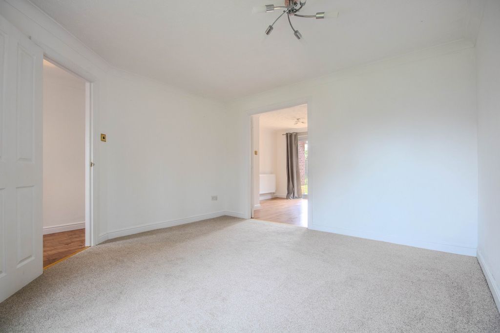 Property photo 2 of 25