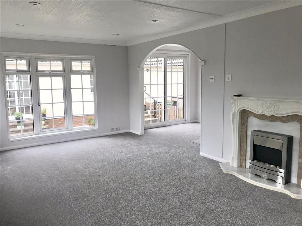 Property photo 1 of 8 Lounge